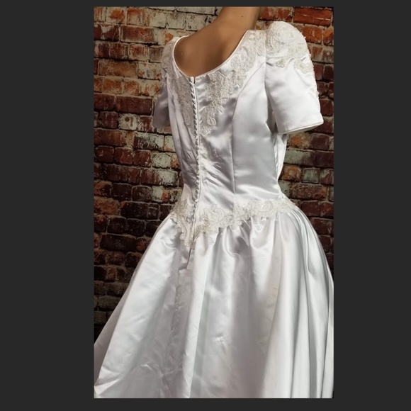 BEAUTIFUL WEDDING DRESS SIZE 16 - Picture 9 of 14